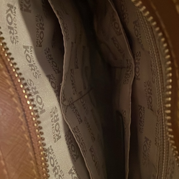 Michael Kors Hamilton Traveler messenger bag - Picture 9 of 16